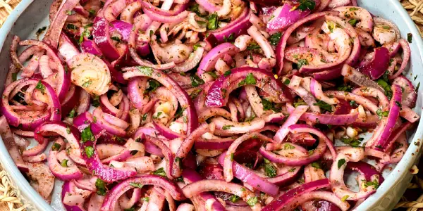 پیاز کنار غذا