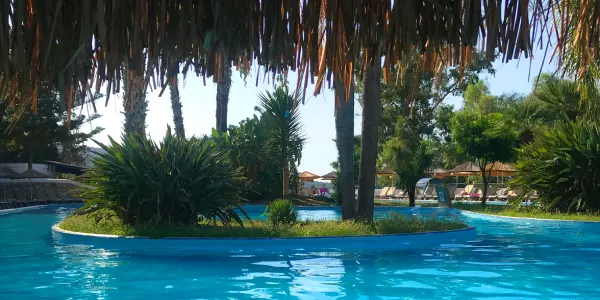 فیلم هتل هالیدی ریزورت بدروم ترکیه | اقامتی لوکس